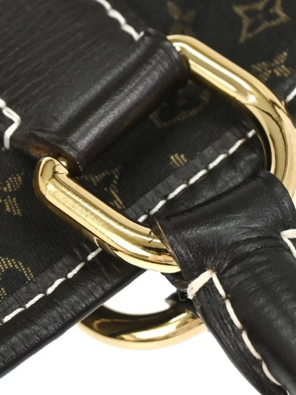 Louis Vuitton outside 	a+